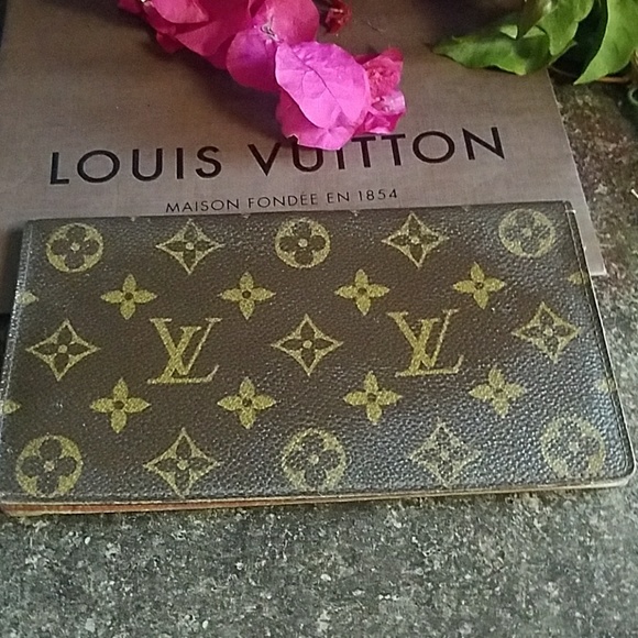 Louis Vuitton Accessories - Authentic Louis Vuitton card holder wallet